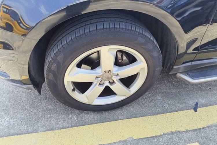 Used Audi Q5 2017 40 TFSI Ambition Edition Left Front Wheel Hub