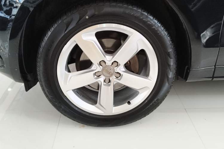 Used Audi Q5 2017 Plus 40 TFSI Ambition Model Left Front Wheel Hub
