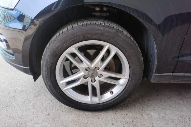Used Audi Q5 2017 40 TFSI Technology Edition Left Front Wheel Hub