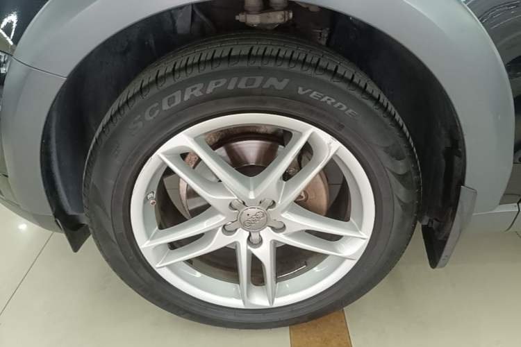 Used Audi Q5 2017 Plus 40 TFSI Technology Model Left Front Wheel Hub