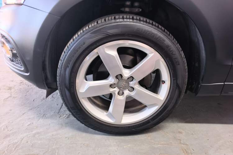 Used Audi Q5 2017 Plus 40 TFSI Ambition Model Left Front Wheel Hub