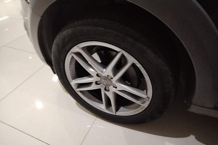 Used Audi Q5 2017 Plus 40 TFSI Technology Model Left Front Wheel Hub
