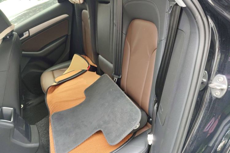 Used Audi Q5 2017 Plus 40 TFSI Ambition Model Left Rear Seat