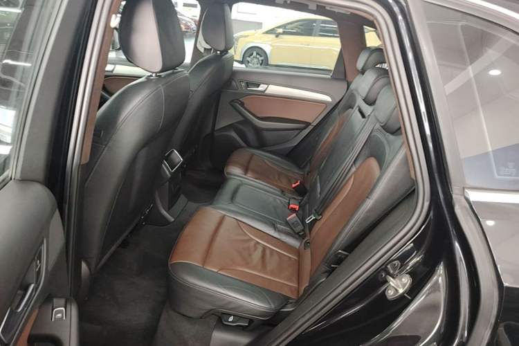 Used Audi Q5 2017 Plus 40 TFSI Ambition Model Left Rear Seat