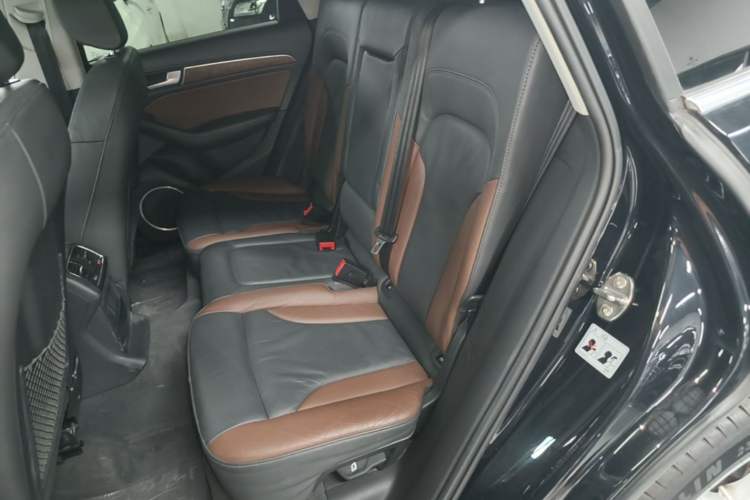 Used Audi Q5 2017 40 TFSI Comfort Model Left Rear Seat