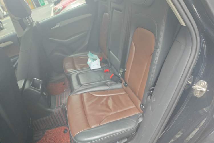 Used Audi Q5 2017 Plus 40 TFSI Ambition Model Left Rear Seat