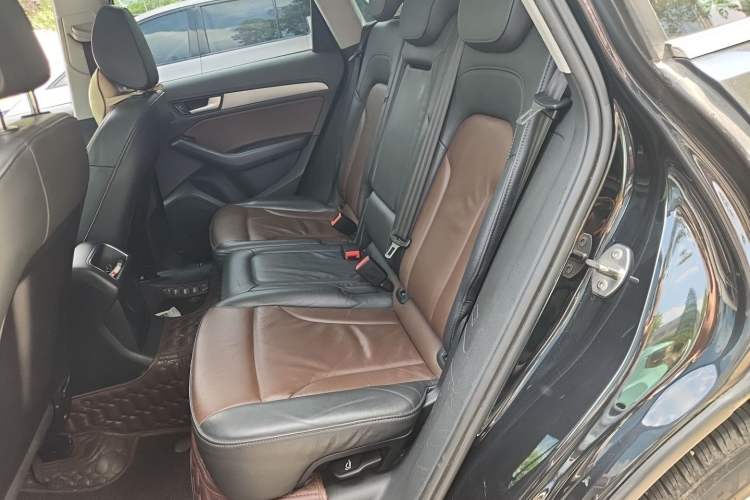 Used Audi Q5 2017 Plus 40 TFSI Ambition Model Left Rear Seat