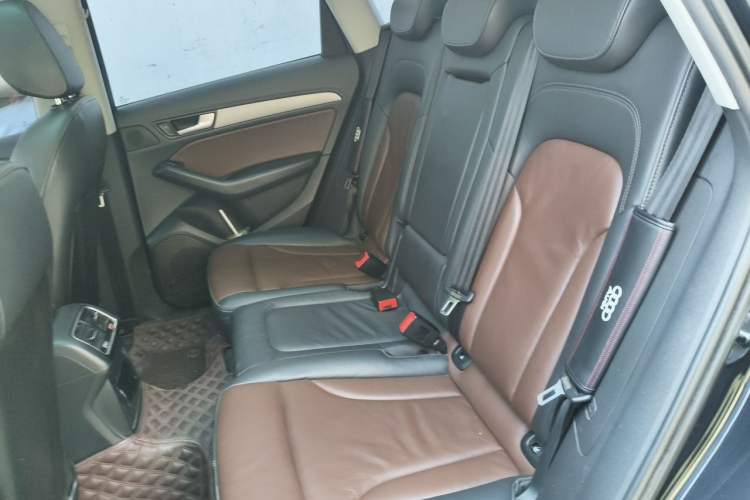 Used Audi Q5 2017 Plus 40 TFSI Ambition Model Left Rear Seat