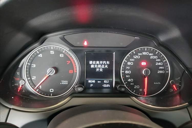 Used Audi Q5 2017 Plus 40 TFSI Technology Model Odometer Close Up