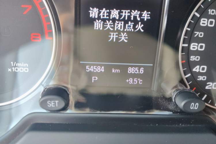 Used Audi Q5 2017 Plus 40 TFSI Technology Model Odometer Close Up
