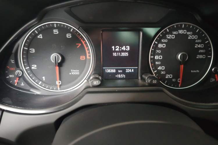 Used Audi Q5 2017 Plus 40 TFSI Technology Model Odometer Close Up
