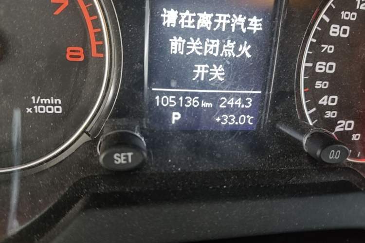 Used Audi Q5 2017 Plus 40 TFSI Ambition Model Odometer Close Up