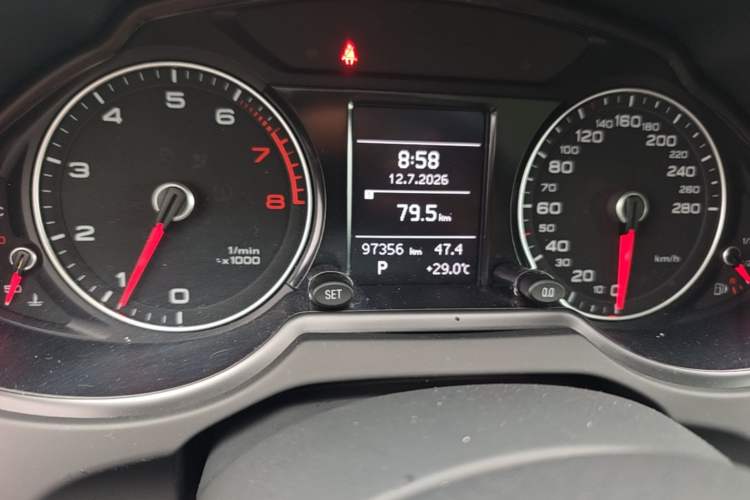 Used Audi Q5 2017 40 TFSI Ambition Edition Odometer Close Up