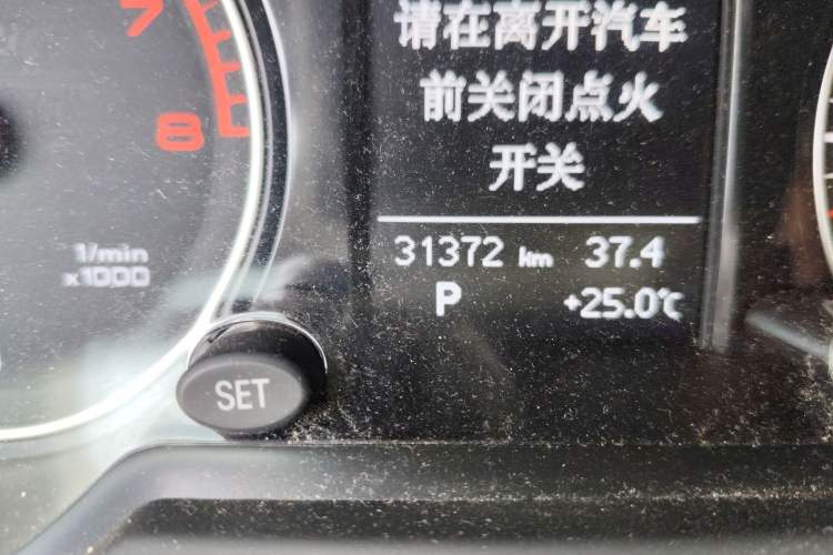 Used Audi Q5 2017 Plus 40 TFSI Ambition Model Odometer Close Up