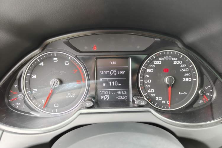 Used Audi Q5 2017 40 TFSI Ambition Edition Odometer Close Up