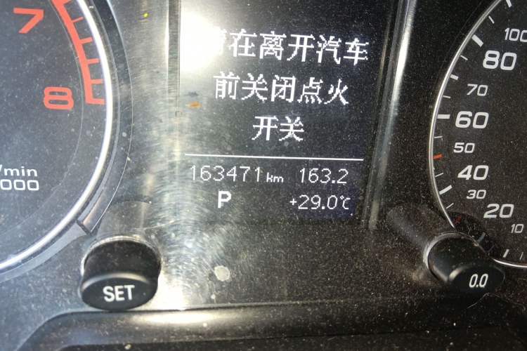 Used Audi Q5 2017 Plus 40 TFSI Ambition Model Odometer Close Up