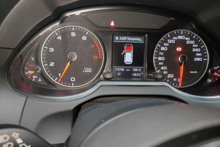 Used Audi Q5 2017 40 TFSI Comfort Model Odometer Close Up