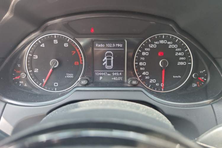 Used Audi Q5 2017 Plus 40 TFSI Ambition Model Odometer Close Up