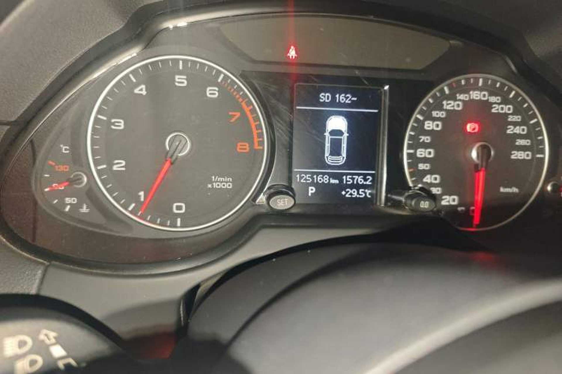 Used Audi Q5 2017 40 TFSI Ambition Edition Odometer Close Up