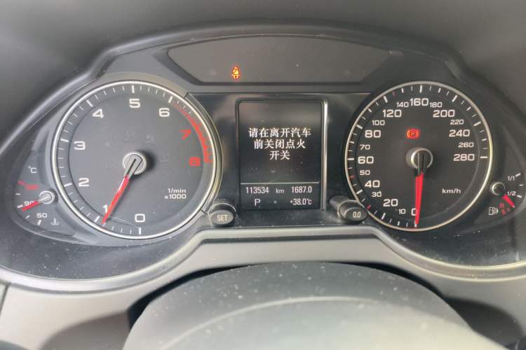 Used Audi Q5 2017 Plus 40 TFSI Technology Model Odometer Close Up