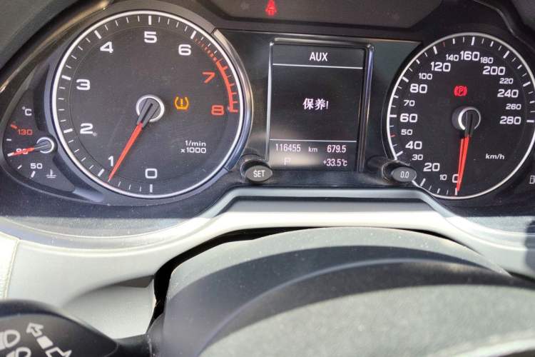 Used Audi Q5 2017 Plus 40 TFSI Technology Model Odometer Close Up