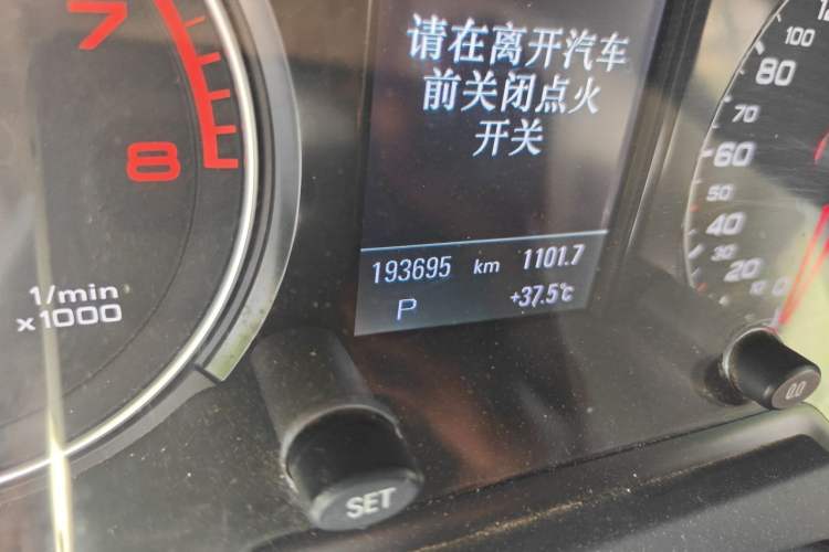 Used Audi Q5 2017 Plus 40 TFSI Technology Model Odometer Close Up