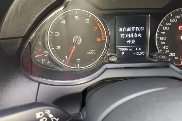 Used Audi Q5 2017 Plus 40 TFSI Ambition Model Odometer Close Up
