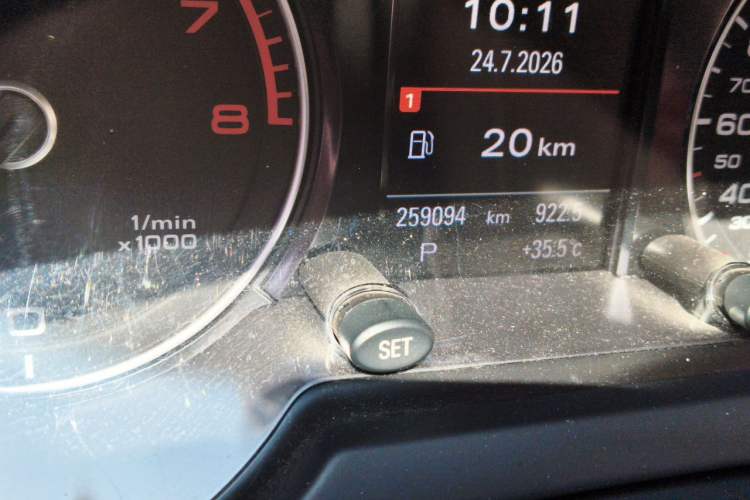 Used Audi Q5 2017 40 TFSI Technology Edition Odometer Close Up