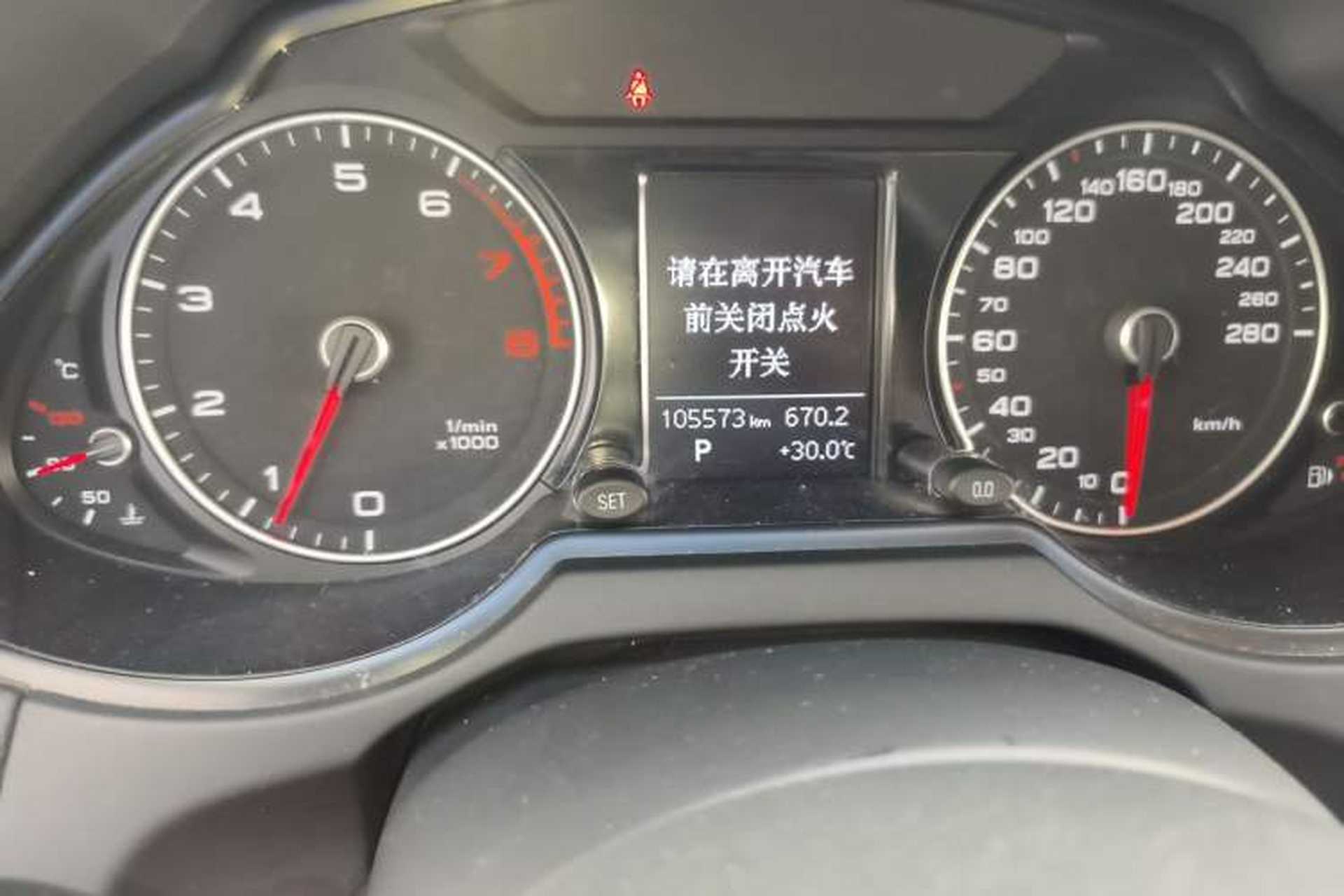 Used Audi Q5 2017 Plus 40 TFSI Ambition Model Odometer Close Up