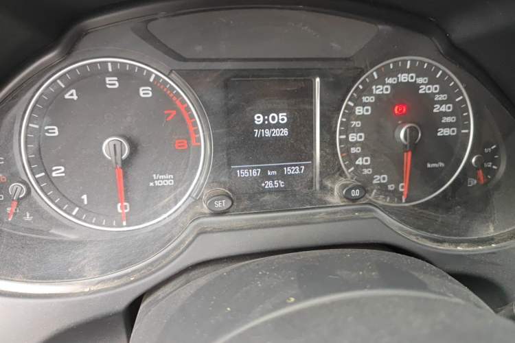 Used Audi Q5 2017 Plus 40 TFSI Technology Model Odometer Close Up