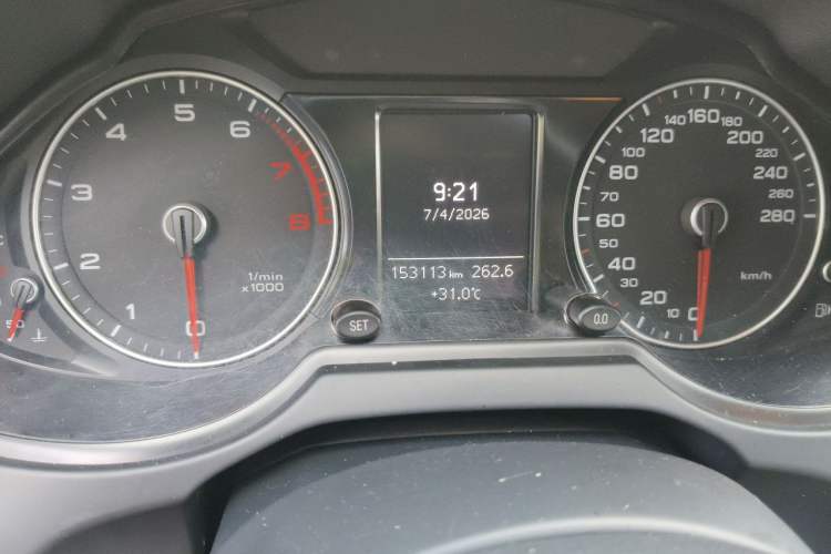 Used Audi Q5 2017 Plus 40 TFSI Ambition Model Odometer Close Up