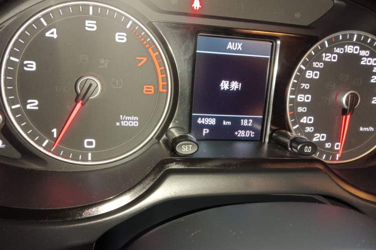 Used Audi Q5 2017 Plus 40 TFSI Technology Model Odometer Close Up