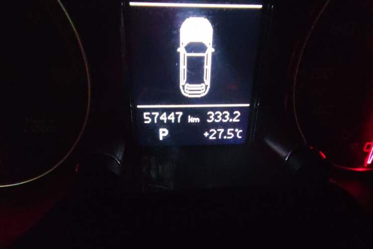 Used Audi Q5 2017 Plus 40 TFSI Ambition Model Odometer Close Up