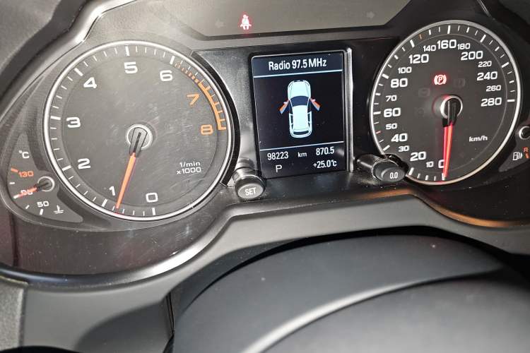 Used Audi Q5 2017 40 TFSI Technology Edition Odometer Close Up