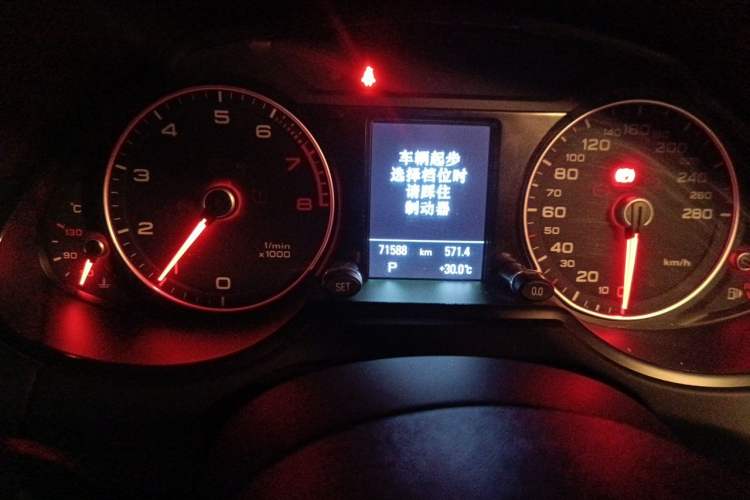 Used Audi Q5 2017 40 TFSI Technology Edition Odometer Close Up