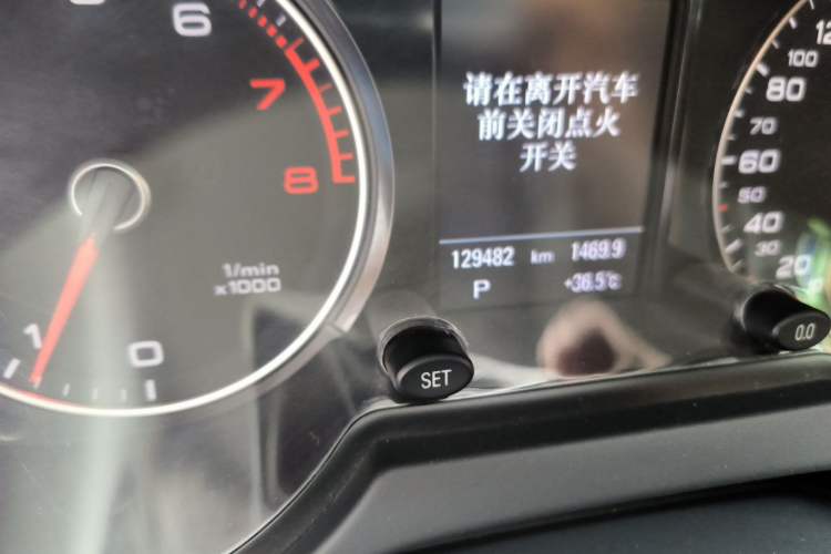 Used Audi Q5 2017 Plus 40 TFSI Technology Model Odometer Close Up