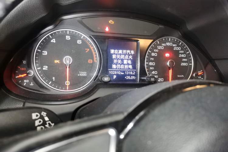 Used Audi Q5 2017 Plus 40 TFSI Ambition Model Odometer Close Up