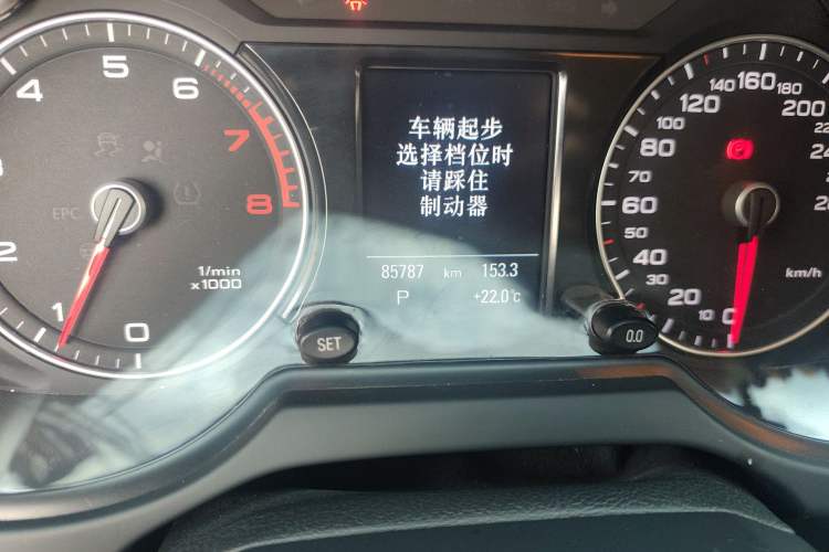 Used Audi Q5 2017 Plus 40 TFSI Technology Model Odometer Close Up