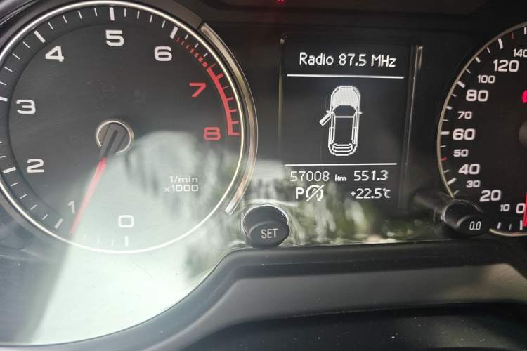 Used Audi Q5 2017 Plus 40 TFSI Ambition Model Odometer Close Up