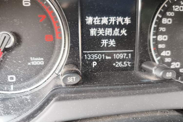 Used Audi Q5 2017 40 TFSI Ambition Edition Odometer Close Up