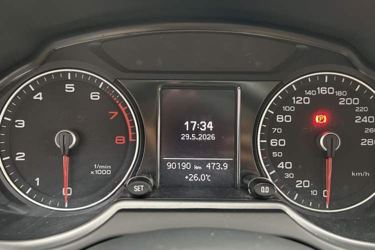 Used Audi Q5 2017 40 TFSI Ambition Edition Odometer Close Up