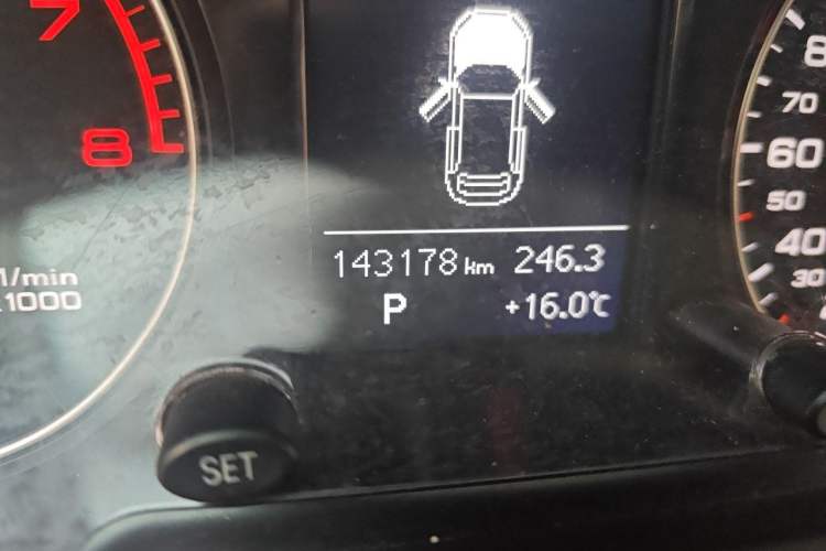 Used Audi Q5 2017 40 TFSI Ambition Edition Odometer Close Up