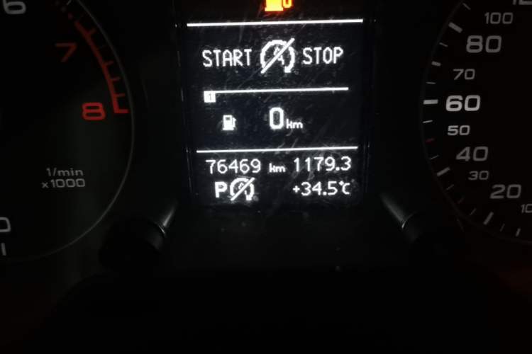 Used Audi Q5 2017 Plus 40 TFSI Ambition Model Odometer Close Up