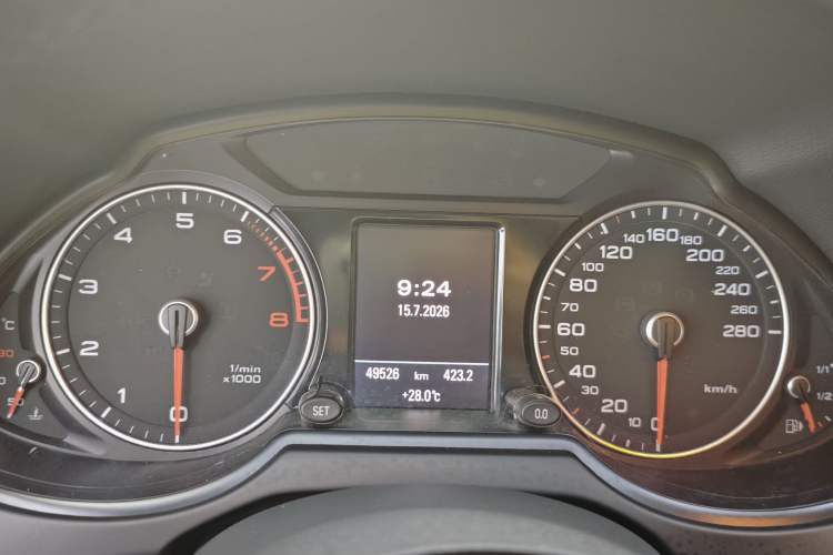 Used Audi Q5 2017 Plus 40 TFSI Technology Model Odometer Close Up
