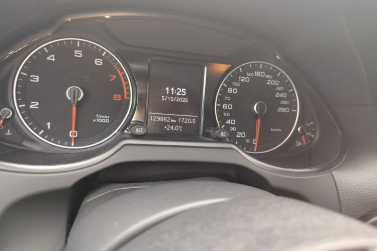 Used Audi Q5 2017 Plus 40 TFSI Technology Model Odometer Close Up