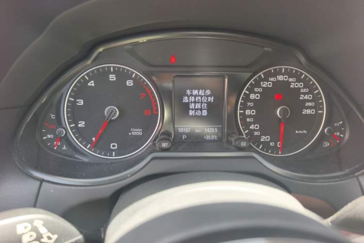 Used Audi Q5 2017 Plus 40 TFSI Technology Model Odometer Close Up