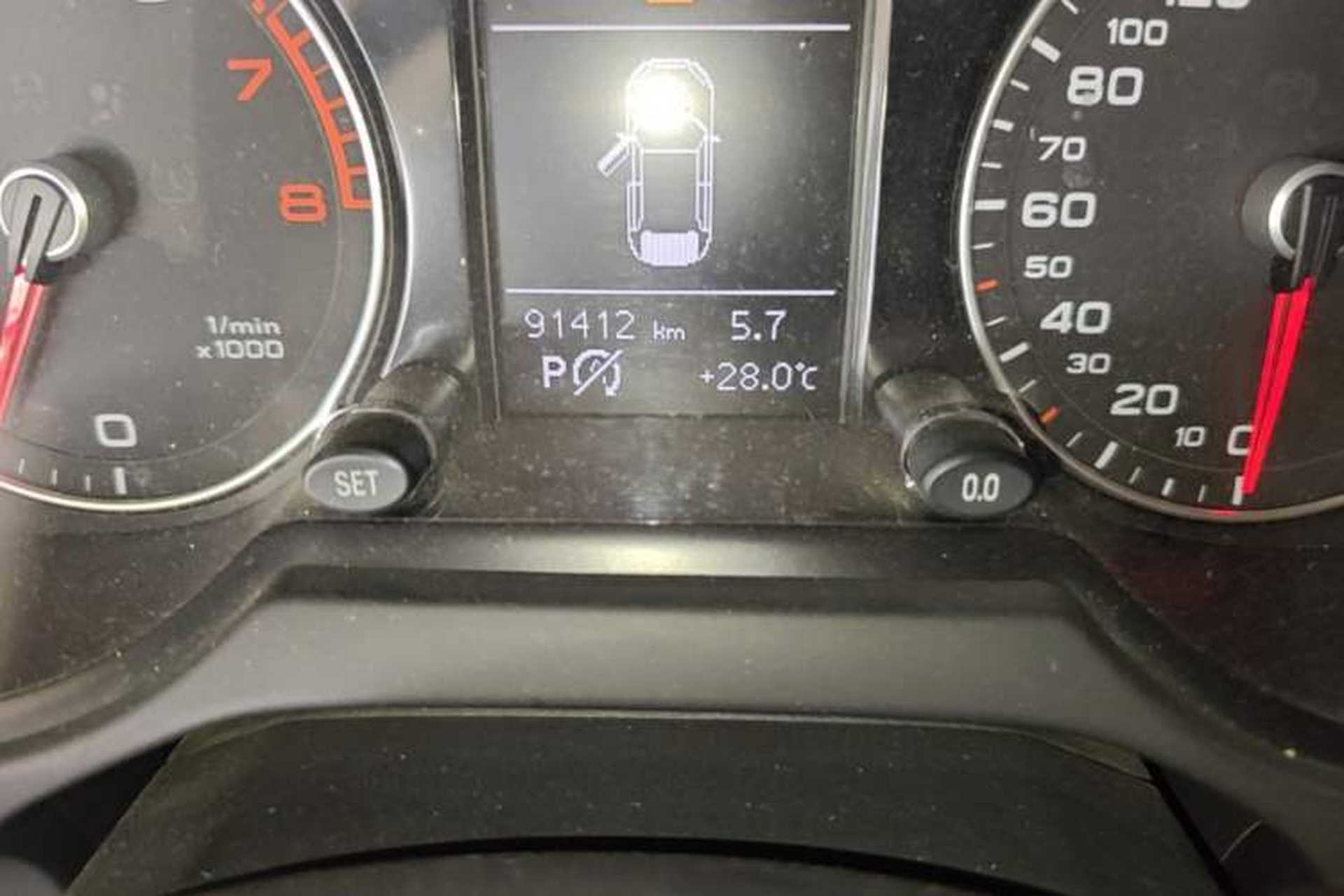 Used Audi Q5 2017 Plus 40 TFSI Ambition Model Odometer Close Up