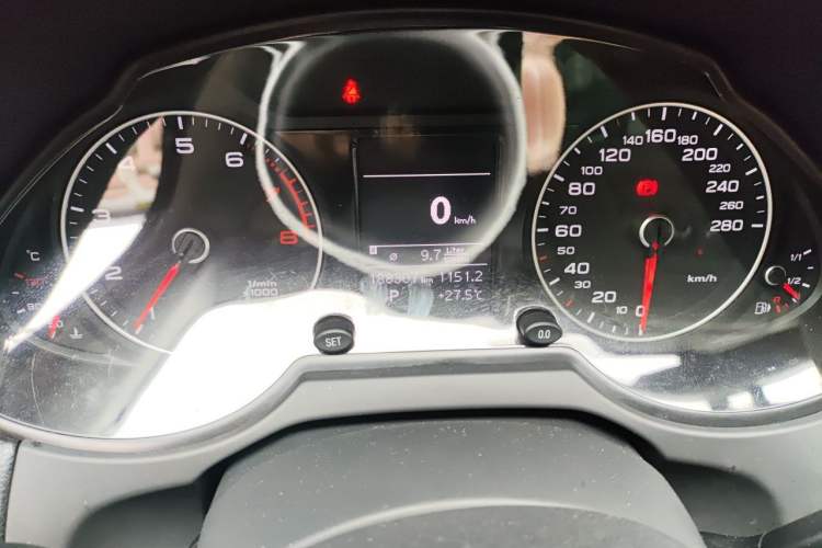 Used Audi Q5 2017 40 TFSI Ambition Edition Odometer Close Up