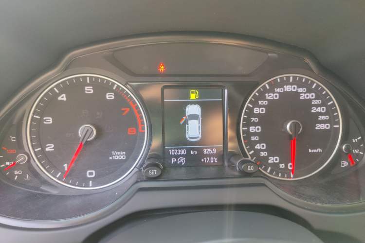 Used Audi Q5 2017 Plus 40 TFSI Technology Model Odometer Close Up