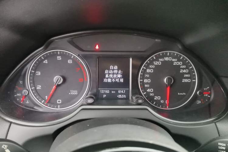 Used Audi Q5 2017 40 TFSI Technology Edition Odometer Close Up